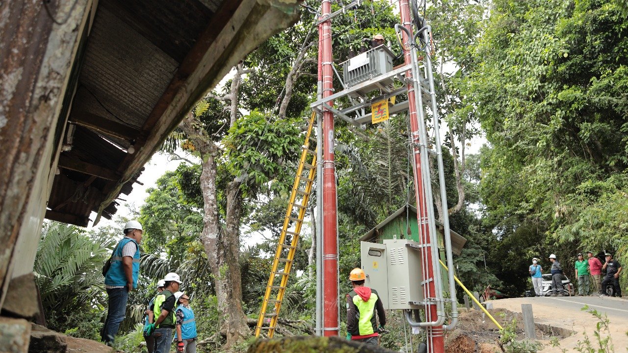 Jelang Hari Kemerdekaan, PLN Operasikan Listrik Pertama di Kawasan Konservasi Bandealit