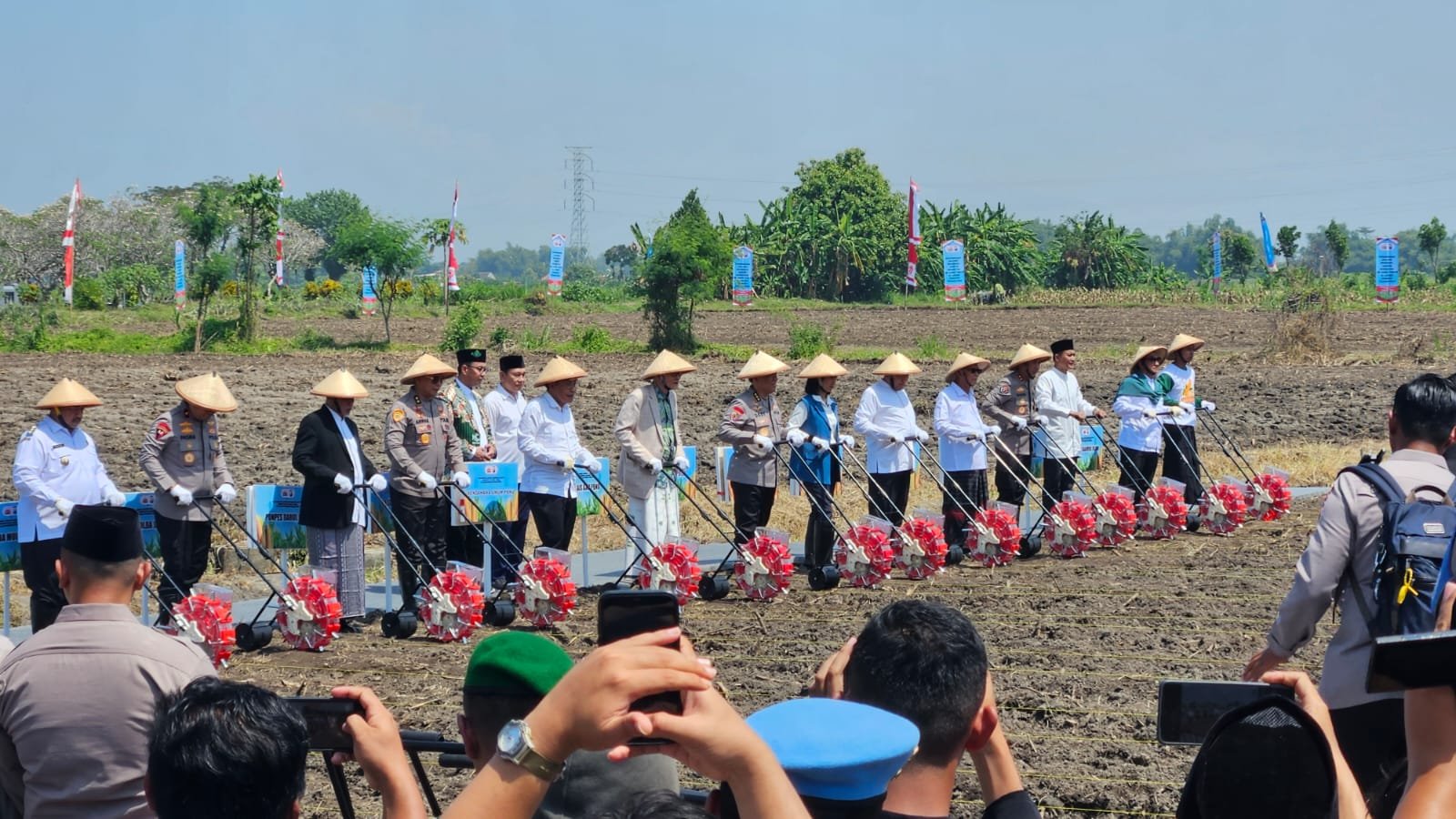 Perkuat Peran BUMN dalam Merdeka Energi dan Pangan, PLN UP3 Mojokerto Sukses Dukung Keandalan Listrik