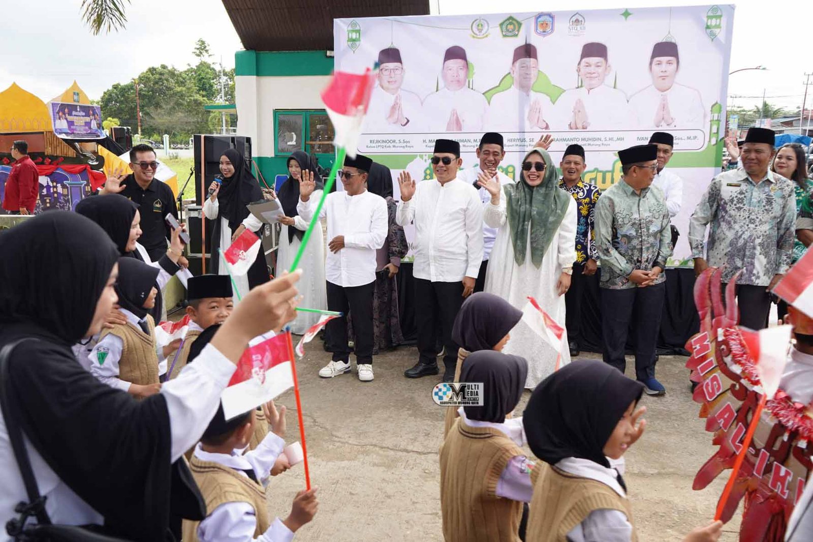 Bupati Heriyus Bersama Wakil Bupati Rahmanto Muhidin Lepas Pawai Ta’aruf STQ Ke-XII Tingkat Kabupaten Mura