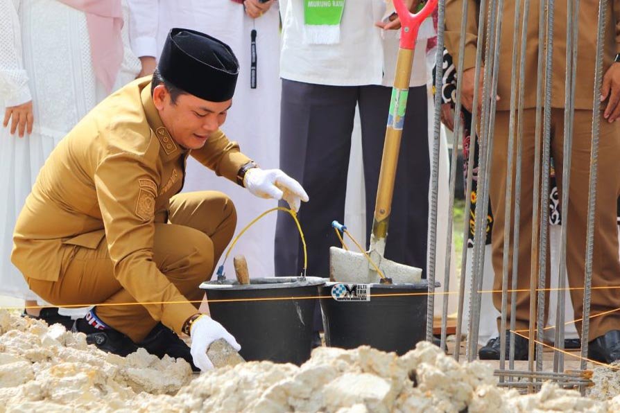 Rahmanto Muhidin Hadiri Peletakan Batu Pertama Pembangunan Kantor dan Aula MAN I Mura