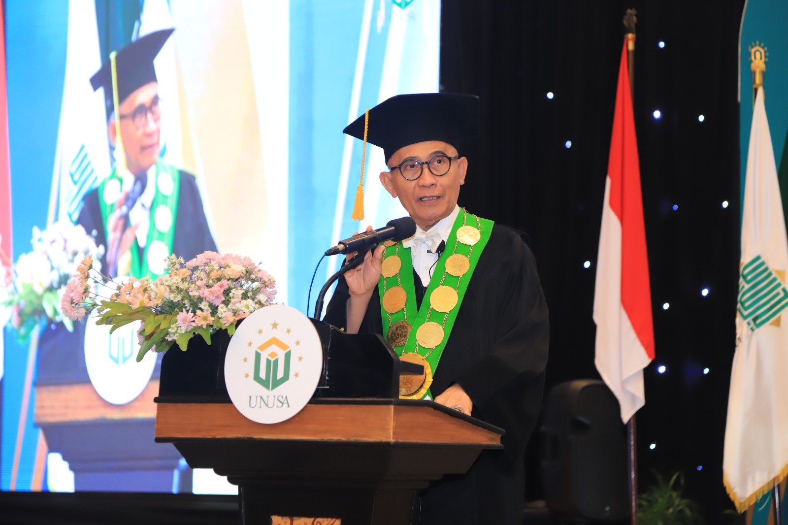 Isyaratkan Perpisahan, Rektor Lepas 3000 Wisudawan dalam Suasana Haru