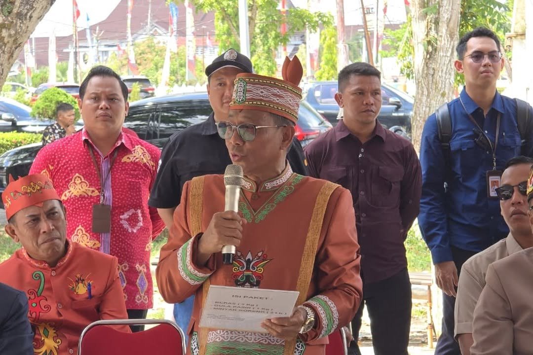 Pemprov Kalteng Bersama Pemkab Mura Bagikan Ribuan Paket Sembako Gratis