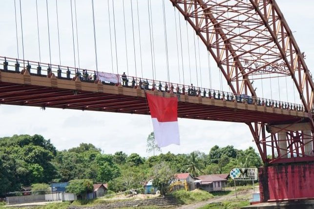 HUT Ke–80 RI, Bupati Mura Apresiasi Inisiatif Masyarakat Kibarkan Merah Putih Raksasa