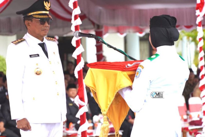 Bupati Mura Heriyus Inspektur Upacara HUT Ke – 80 RI