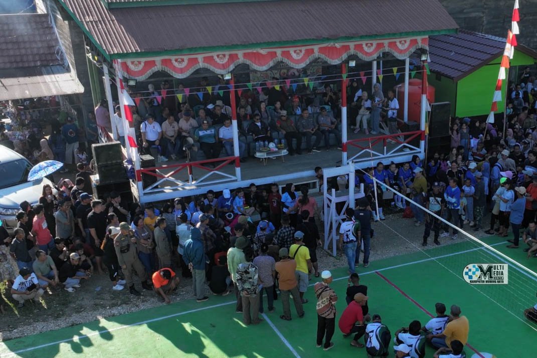 Bupati Murung Raya Herius Hadiri Pertandingan Final Bola Voli Muara Tuhup CUP-02