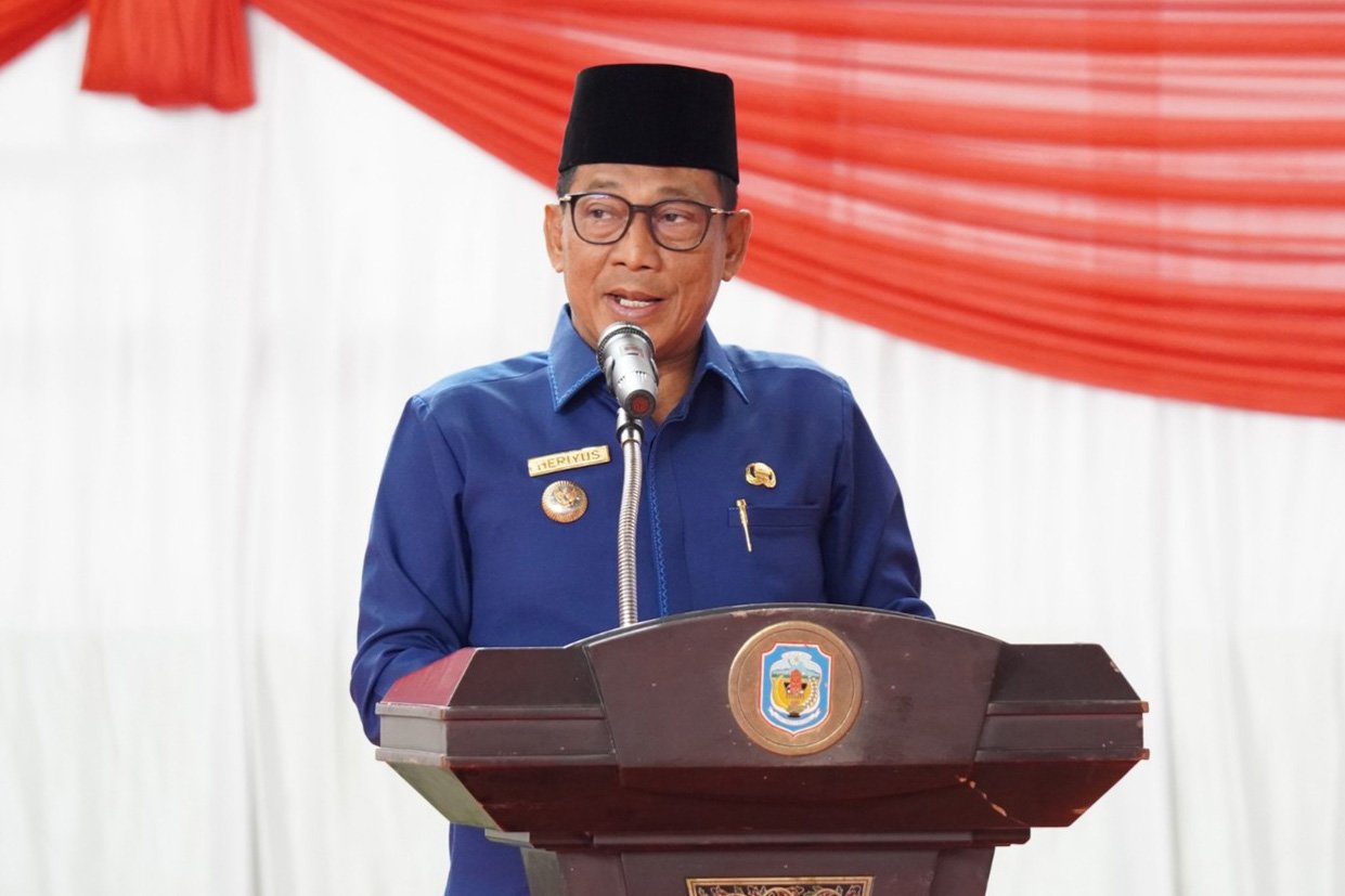 Bupati Heriyus Serahkan SK Pengangkatan Ribuan PPPK Paruh Waktu
