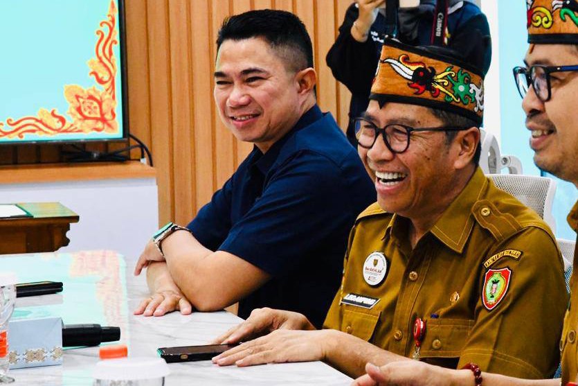 Penyerahan Laporan Hasil Pemeriksaan Oleh BPK ke Pemprov Kalteng