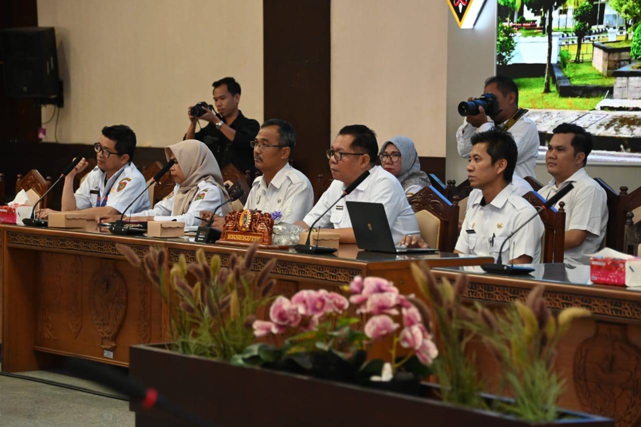 Bahas Pembentukan Pansus Terkait Tiga Raperda, DPRD Rapat Gabungan Bersama Pemprov Kalteng