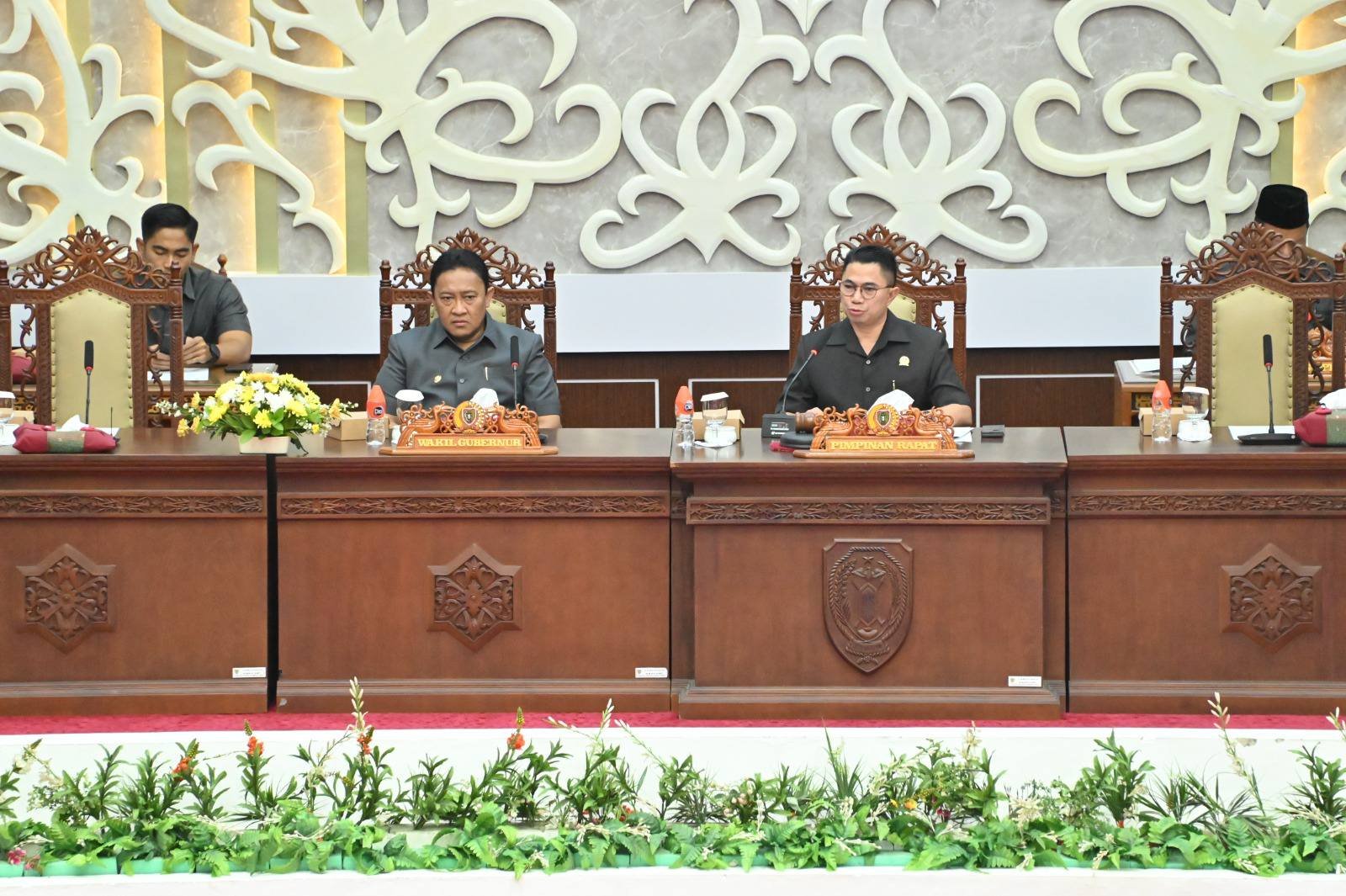 Wagub Edy Pratowo Hadiri Rapur DPRD Kalteng dengan Agenda Pengumuman Pansus Pembahasan 3 Raperda