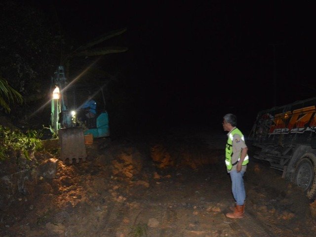 Dinas PUPR Bantu BPJN Lakukan Penanganan Darurat Jalan Malawaken