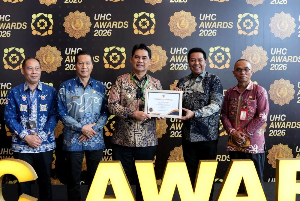 Komitmen Tingkatkan Kualitas Pelayanan Kesehatan, Pemkab Barut Raih Penghargaan UHC Awards Kategori Madya