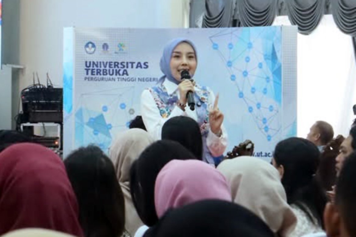 Ketua Dekranasda Kalteng Dorong Inovasi di Kalangan Mahasiswa Pada Seminar Akademik UT Palangka Raya