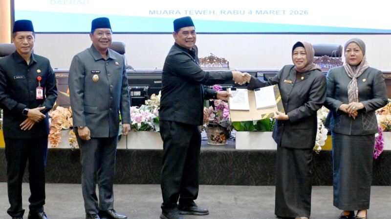 Bupati Barito Utara Sampaikan Jawaban atas Pemandangan Umum Fraksi-fraksi DPRD Terhadap Lima Raperda