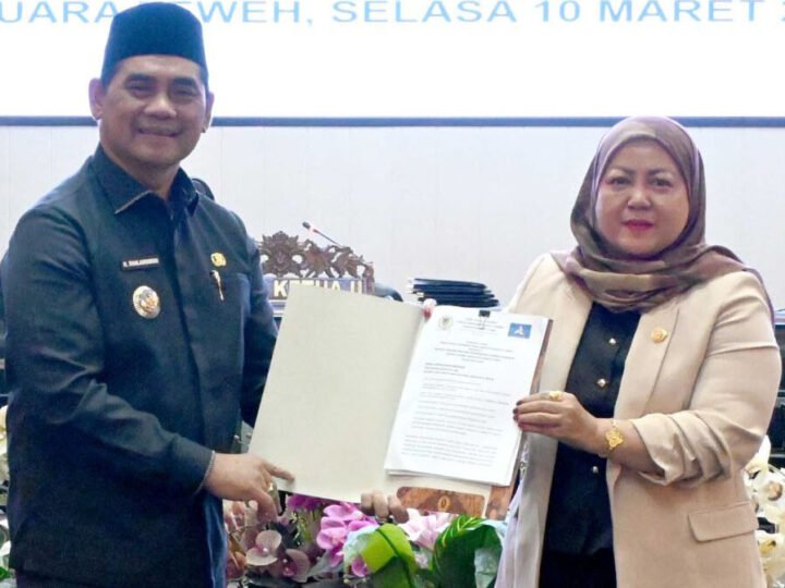 Bupati Barito Utara Hadiri Paripurna Penyampaian Pendapat Akhir Fraksi DPRD