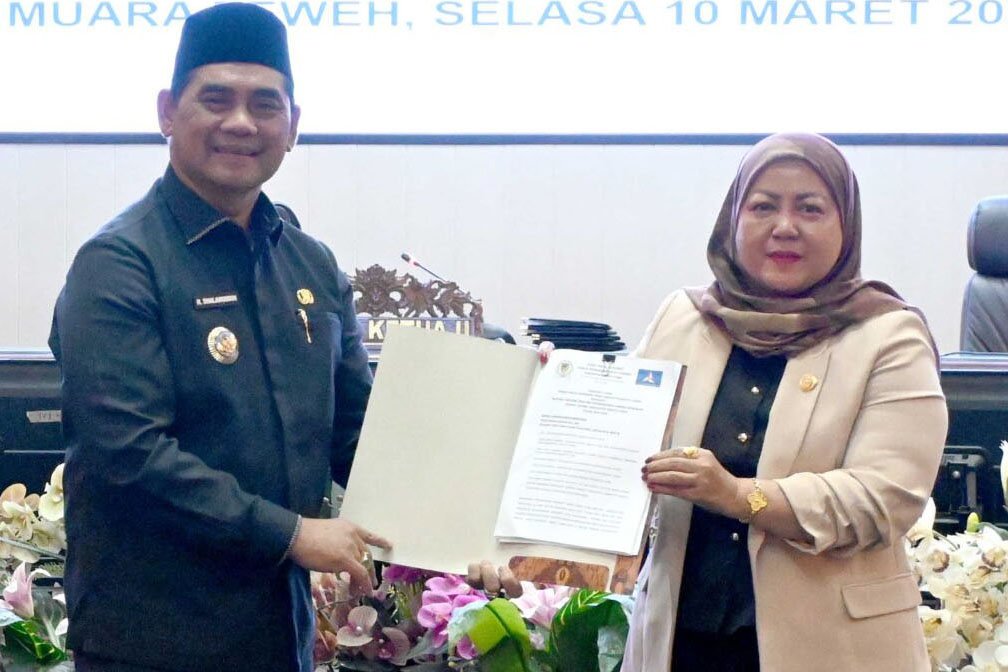 Bupati Barito Utara Hadiri Paripurna Penyampaian Pendapat Akhir Fraksi DPRD