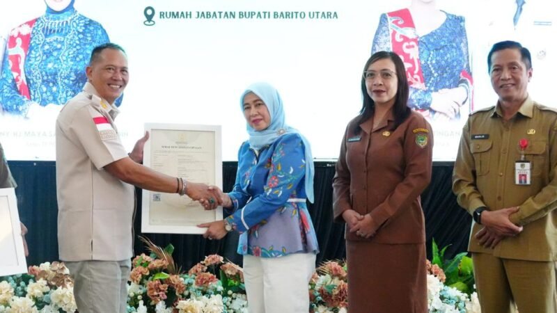 Terima Sertifikat Hak Cipta Batik, Komitmen Pemkab Barut Lindungi Pelaku UMKM dan Industri Kreatif