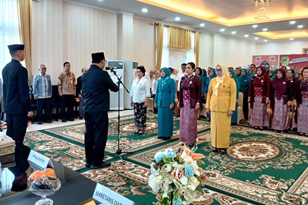 Bupati Barito Utara Resmi Lantik Pengurus TP-PKK, GOW, PP PAUD dan Dekranasda 2025-2030