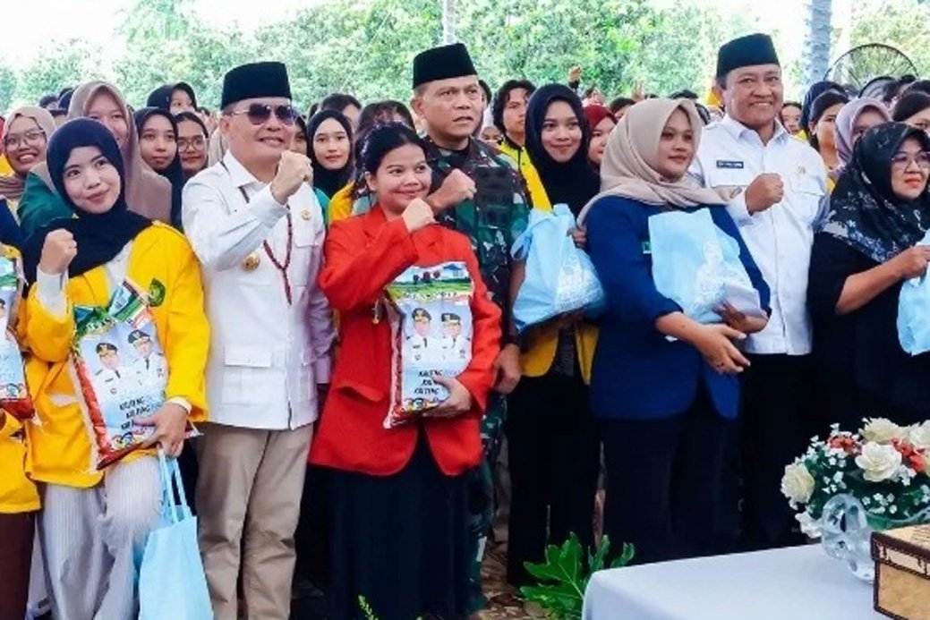 Gubernur Kalteng Gratiskan 3.000 Paket Sembako pada Pasar Murah Spesial Ramadan bagi Mahasiswa