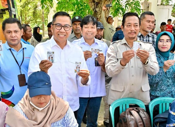 Plt Sekda Kalteng Salurkan Sejumlah Bantuan di Kabupaten Sukamara Jelang Idul Fitri dan Nyepi