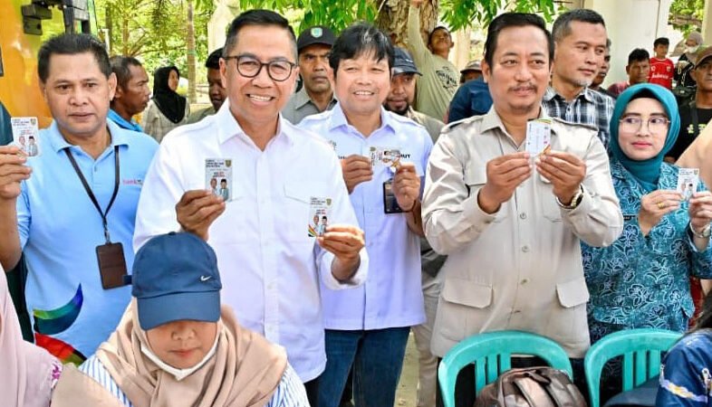 Plt Sekda Kalteng Salurkan Sejumlah Bantuan di Kabupaten Sukamara Jelang Idul Fitri dan Nyepi