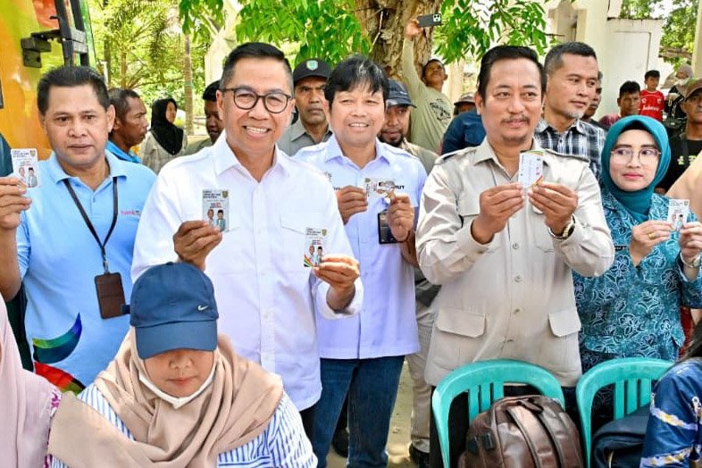 Plt Sekda Kalteng Salurkan Sejumlah Bantuan di Kabupaten Sukamara Jelang Idul Fitri dan Nyepi