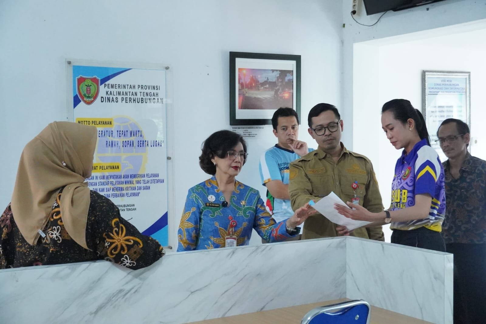 Pastikan Disiplin ASN dan Optimalisasi Pelaksanaan WFO/WFH, Pj. Sekda Kalteng Tinjau Sejumlah OPD