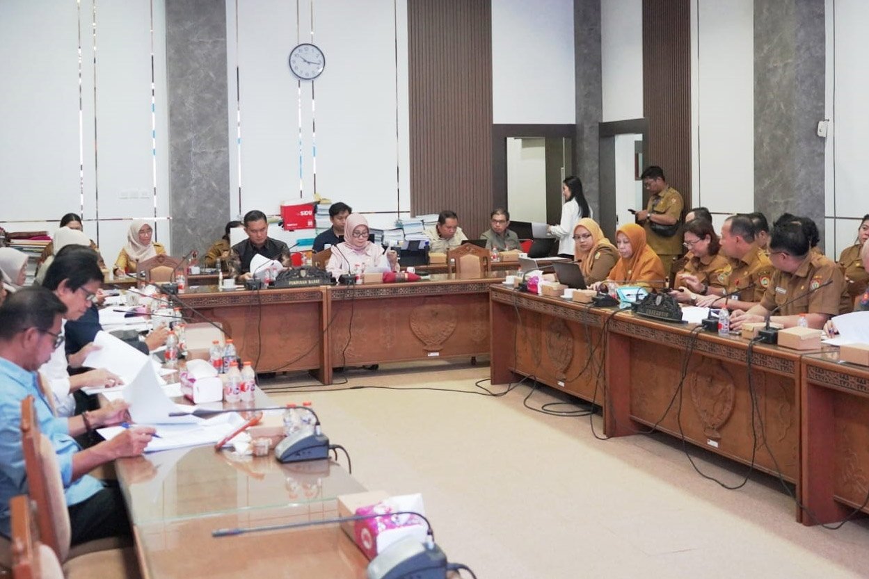 Pansus DPRD dan Pemprov Kalteng Laksanakan Rapat Perkuat Sinkronisasi Raperda Penanaman Modal dan PTSP