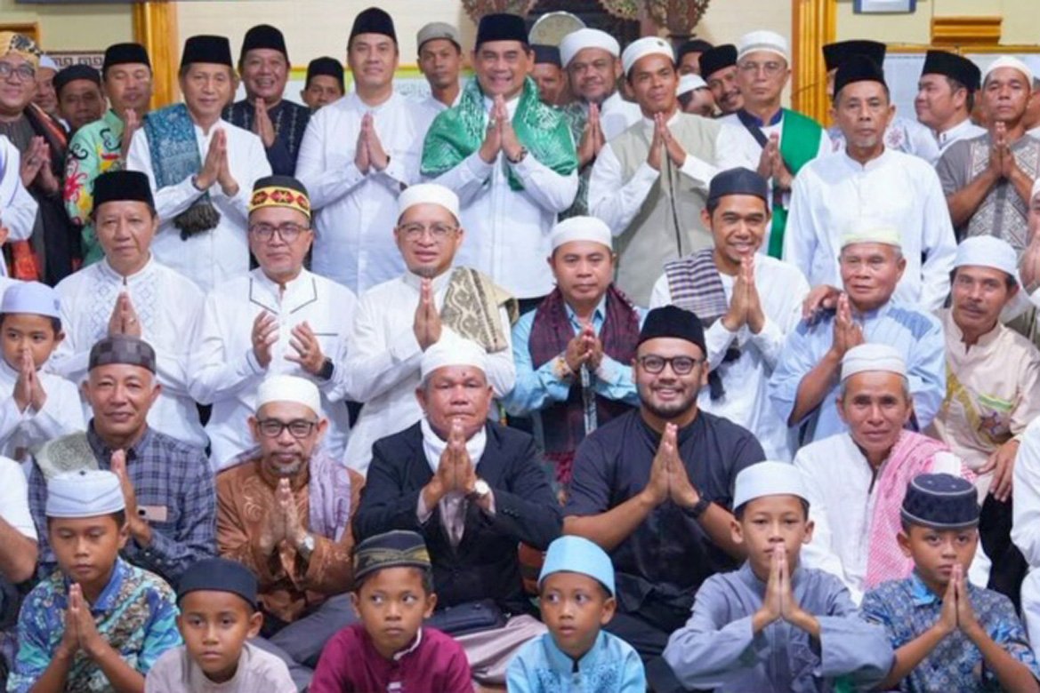 Bupati Barito Utara Ajak Masyarakat Perkuat Persatuan Pada Safari Ramadan di Masjid Babussalam
