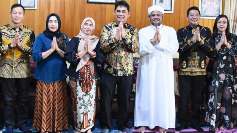 Silaturahmi Idul Fitri, Bupati Shalahuddin Beserta Rombongan Lanjutkan Kunjungan ke Sejumlah Tokoh Masyarakat