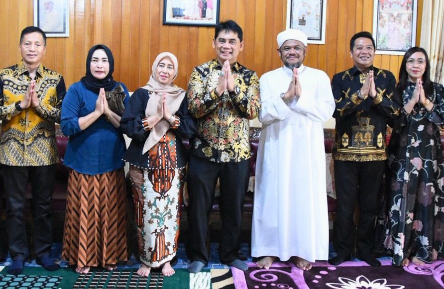 Silaturahmi Idul Fitri, Bupati Shalahuddin Beserta Rombongan Lanjutkan Kunjungan ke Sejumlah Tokoh Masyarakat