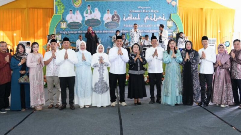 Masyarakat Antusias Hadiri Open House yang Digelar Bupati Barut H. Shalahuddin