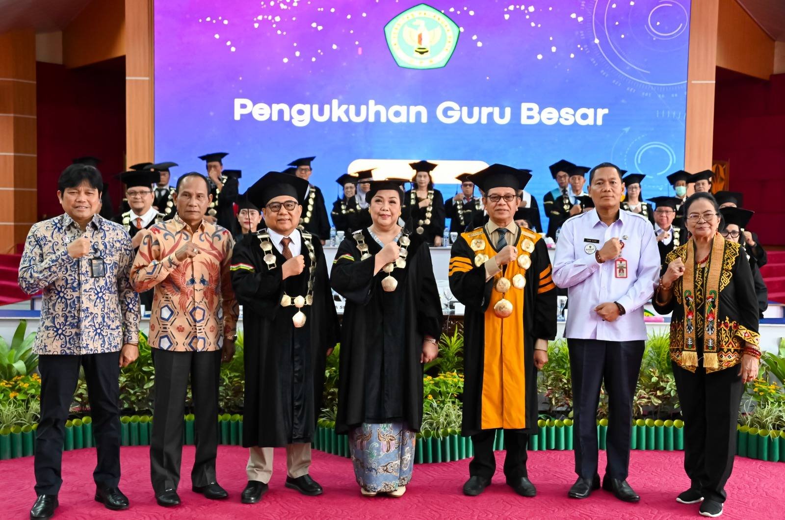 Yuas Elko Hadiri Pengukuhan Guru Besar UPR