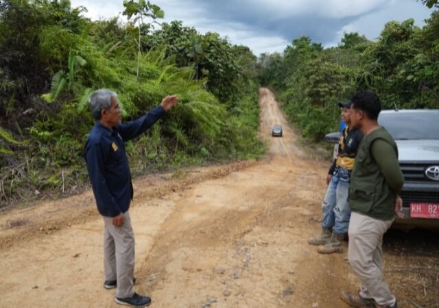 Disiapkan Lebih Layak, Kadis PUPR Turun Langsung Tinjau Jalan Datan–Lampeong