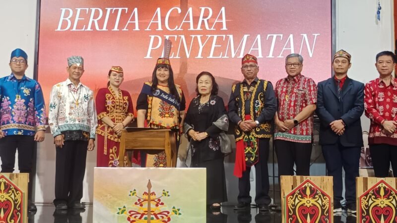 ‘Ibu’ Segala Bangsa, Grace Evi Ekawati dapat Anugerah Gelar Adat Dayak Ngaju dan Maanyan