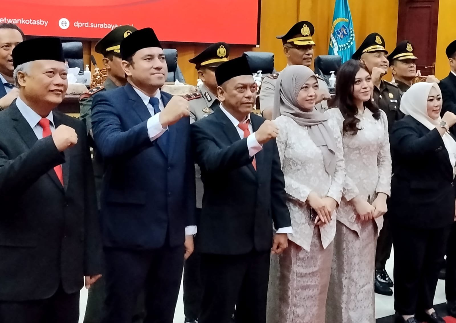 PAW Anas Karno Resmi Dilantik, Janji Lanjutkan Perjuangan di DPRD Surabaya