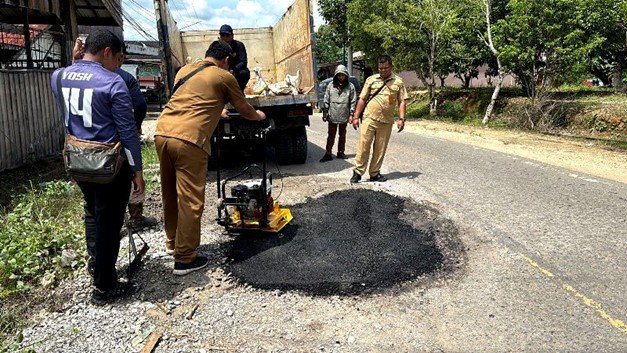 Kadis PUPR Barito Utara Tegaskan Komitmen Tindaklanjuti Keluhan Masyarakat Terkait Jalan Berlubang