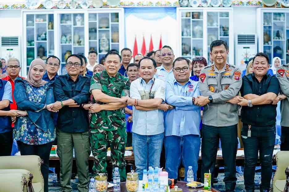 Gubernur Kalteng Terima Aspirasi Serikat Buruh pada Dialog Ketenagakerjaan