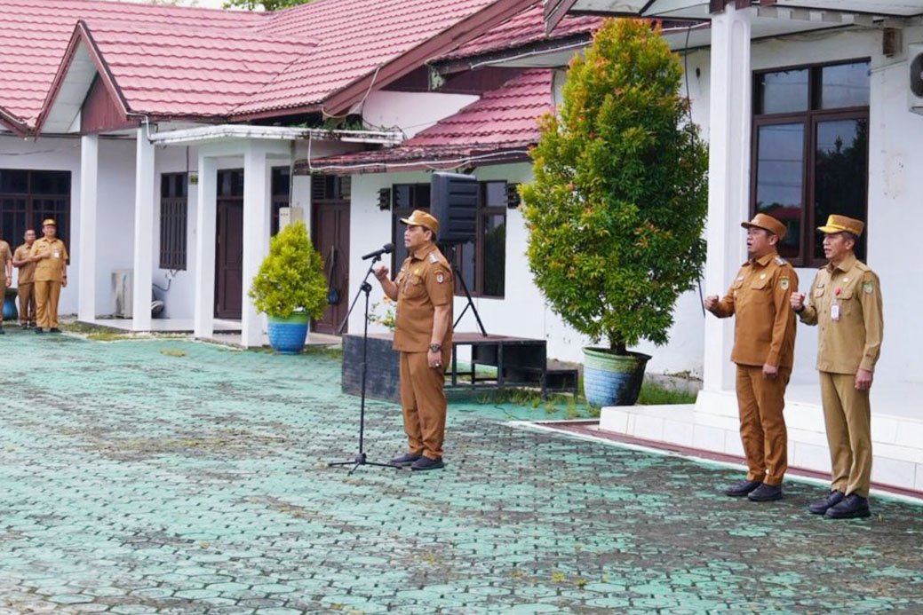 Pimpin Apel di Dinas PUPR, Bupati Barito Utara Tekankan Trilogi Pembangunan