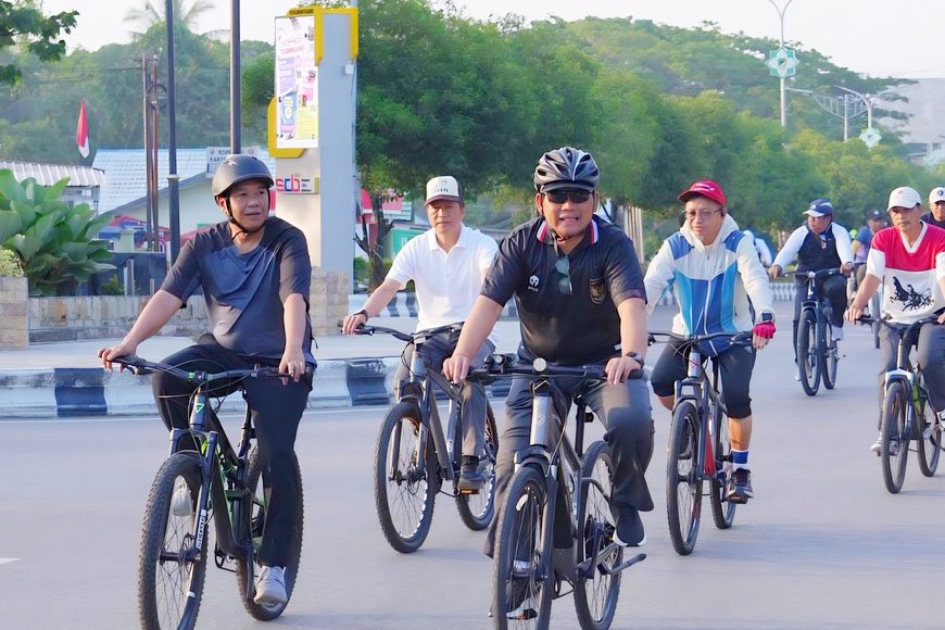 Bupati Barito Utara Pimpin Gowes Santai dan Senam Pagi