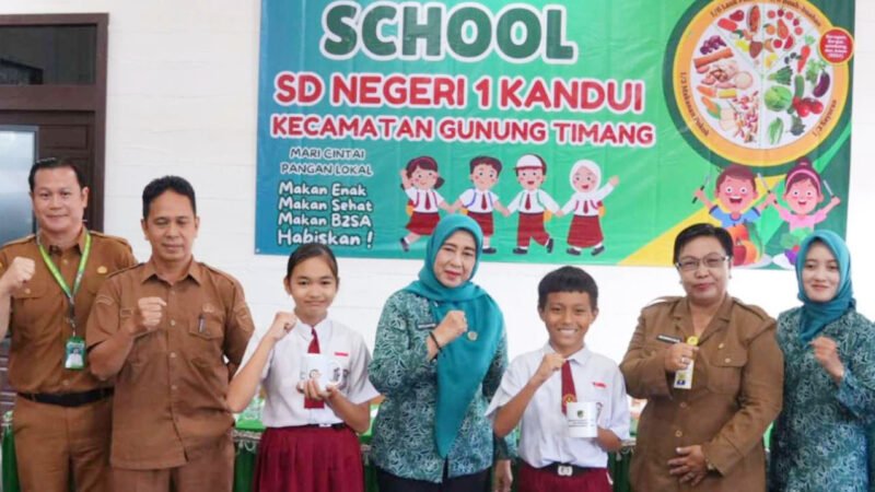 Dukung Peningkatan Kualitas Gizi Masyarakat, Ketua TP PKK Barito Utara Hadiri B2SA Goes To School