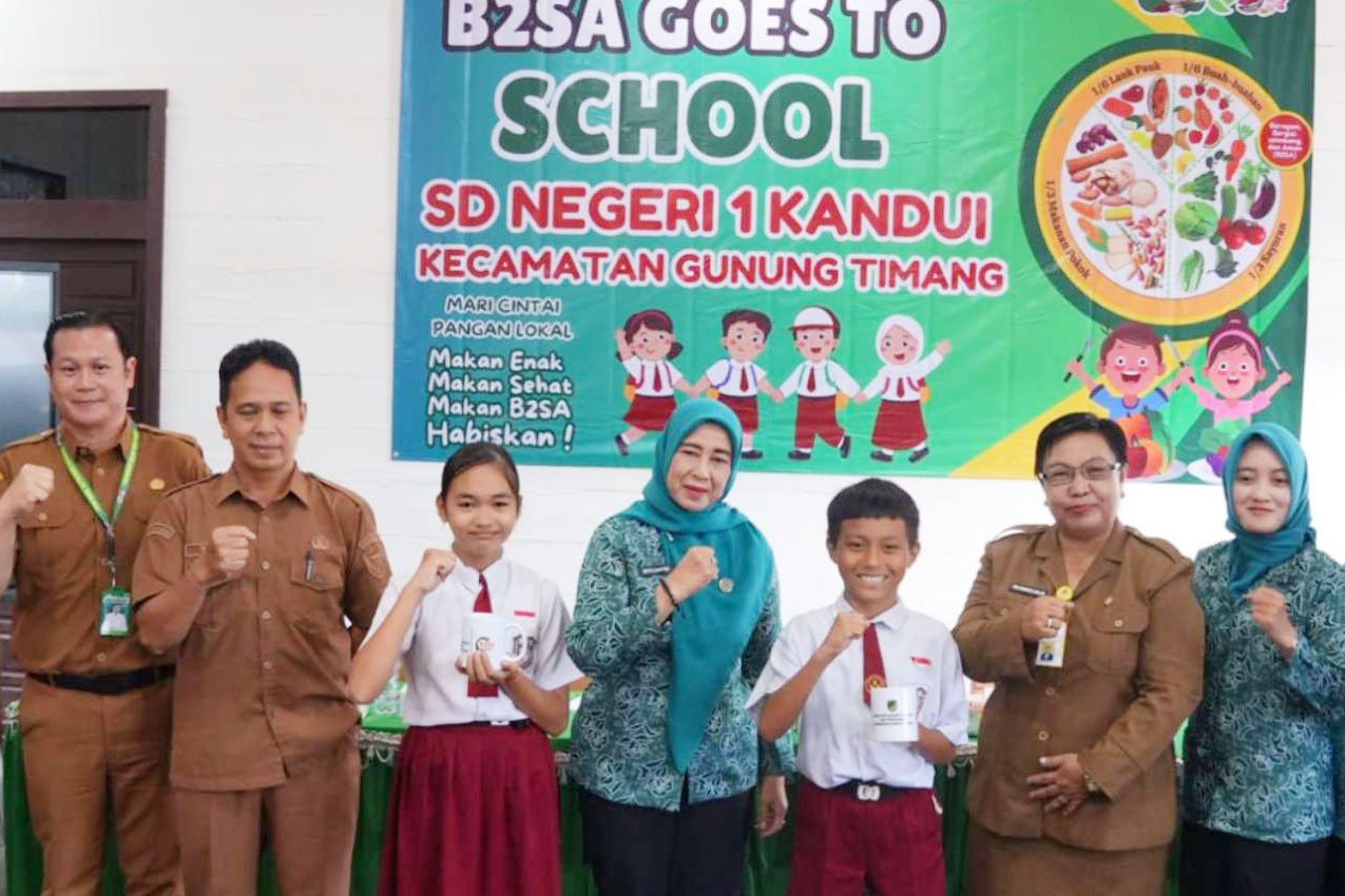 Dukung Peningkatan Kualitas Gizi Masyarakat, Ketua TP PKK Barito Utara Hadiri B2SA Goes To School