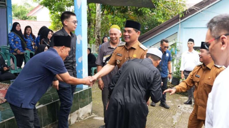Turut Belasungkawa, Bupati Barito Utara Melayat ke Rumah Duka Almarhumah Erestu Zairinah