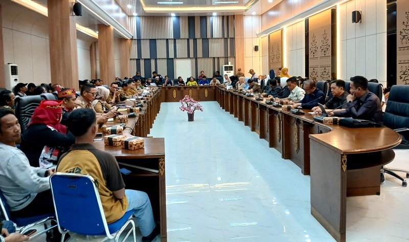 Pemkab Barito Utara Dukung Pengembangan WPR Sesuai Ketentuan yang Berlaku pada Rapat RDP DPRD
