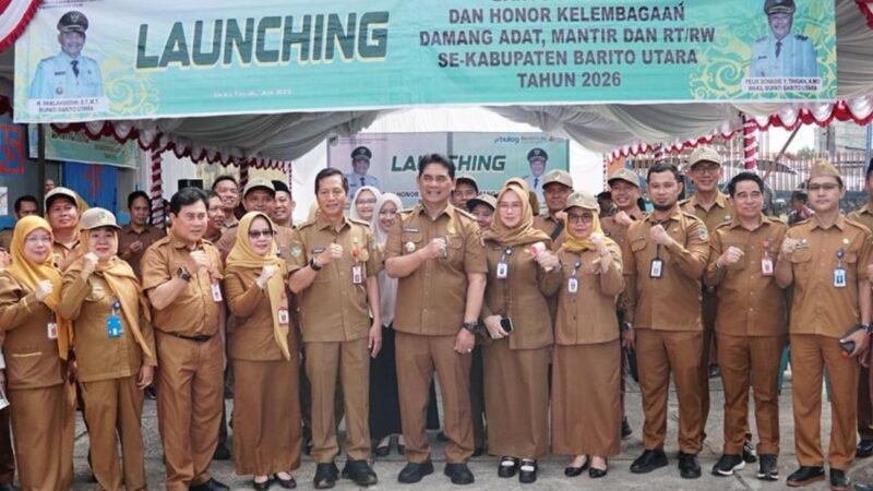 Bentuk Apresiasi, Pemkab Barut Salurkan Bansos Permakanan dan Honorarium Kelembagaan Damang Adat, Mantir Adat, serta RT/RW