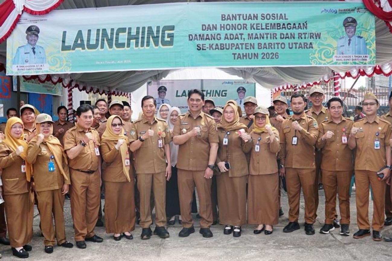Bentuk Apresiasi, Pemkab Barut Salurkan Bansos Permakanan dan Honorarium Kelembagaan Damang Adat, Mantir Adat, serta RT/RW