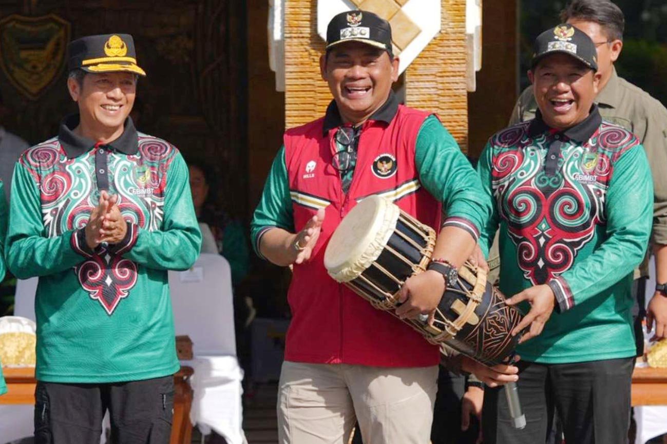 Bupati Barito Utara Resmi Buka FBIMBT Tahun 2026 Ditandai Dengan Pemukulan Katambung