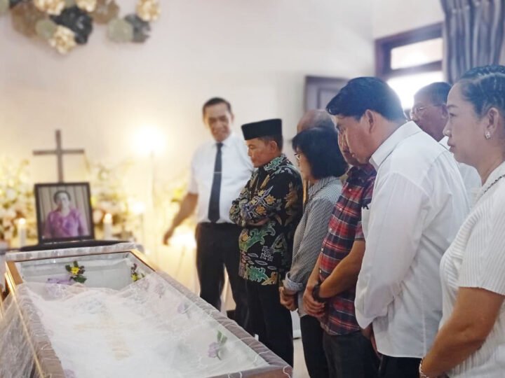 Sampaikan Ucapan Duka Mendalam, Gubernur Kalteng Melayat ke Rumah Duka Alm Tatie Kena Laba