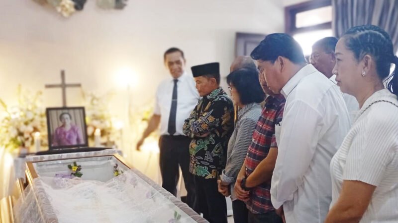 Sampaikan Ucapan Duka Mendalam, Gubernur Kalteng Melayat ke Rumah Duka Alm Tatie Kena Laba
