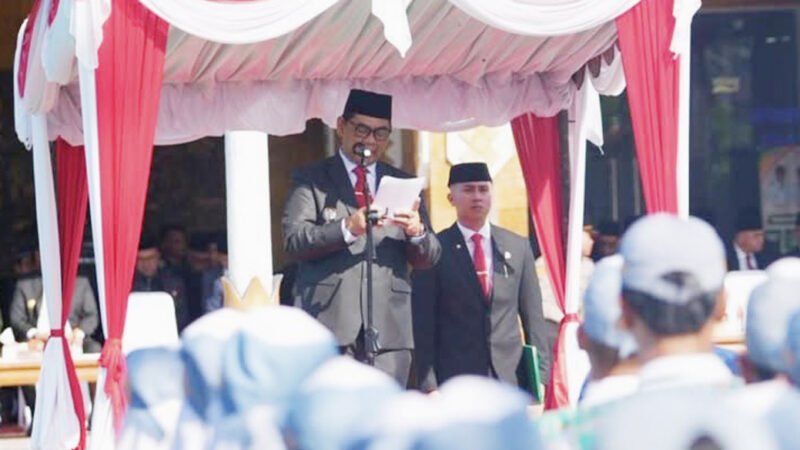Inspektur Upacara Peringatan Hardiknas, Bupati Barito Utara Tegaskan Pentingnya Peningkatan Kualitas Pendidikan
