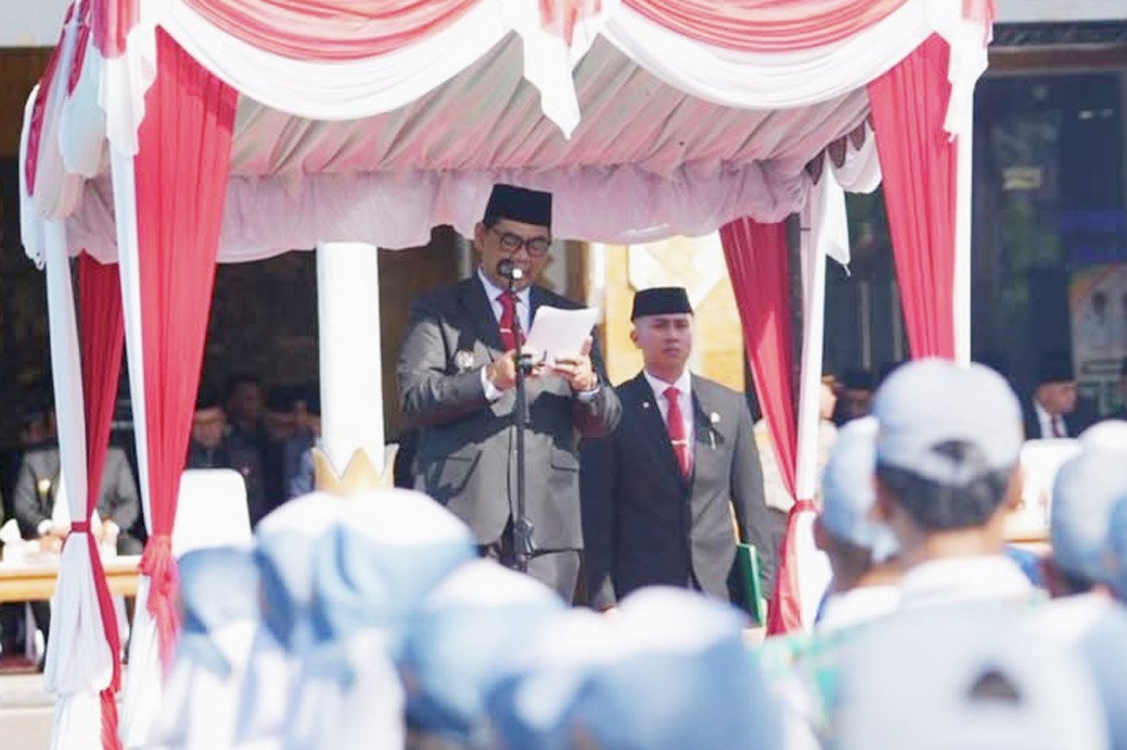 Inspektur Upacara Peringatan Hardiknas, Bupati Barito Utara Tegaskan Pentingnya Peningkatan Kualitas Pendidikan
